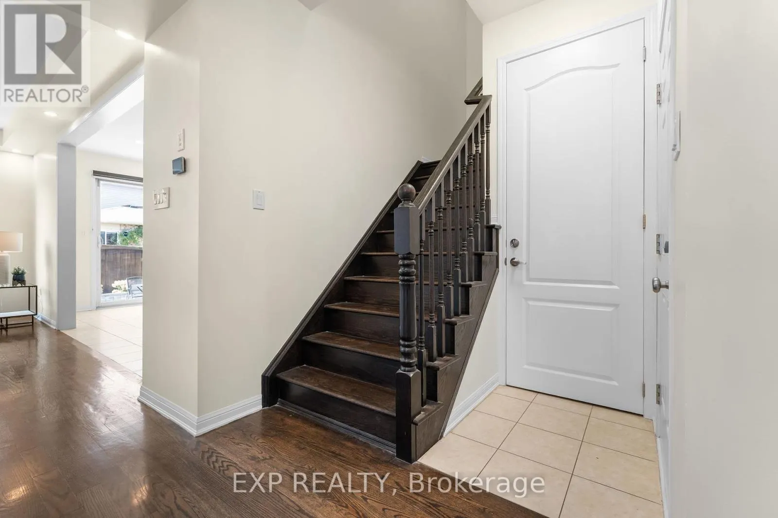 986 FARMSTEAD DRIVE