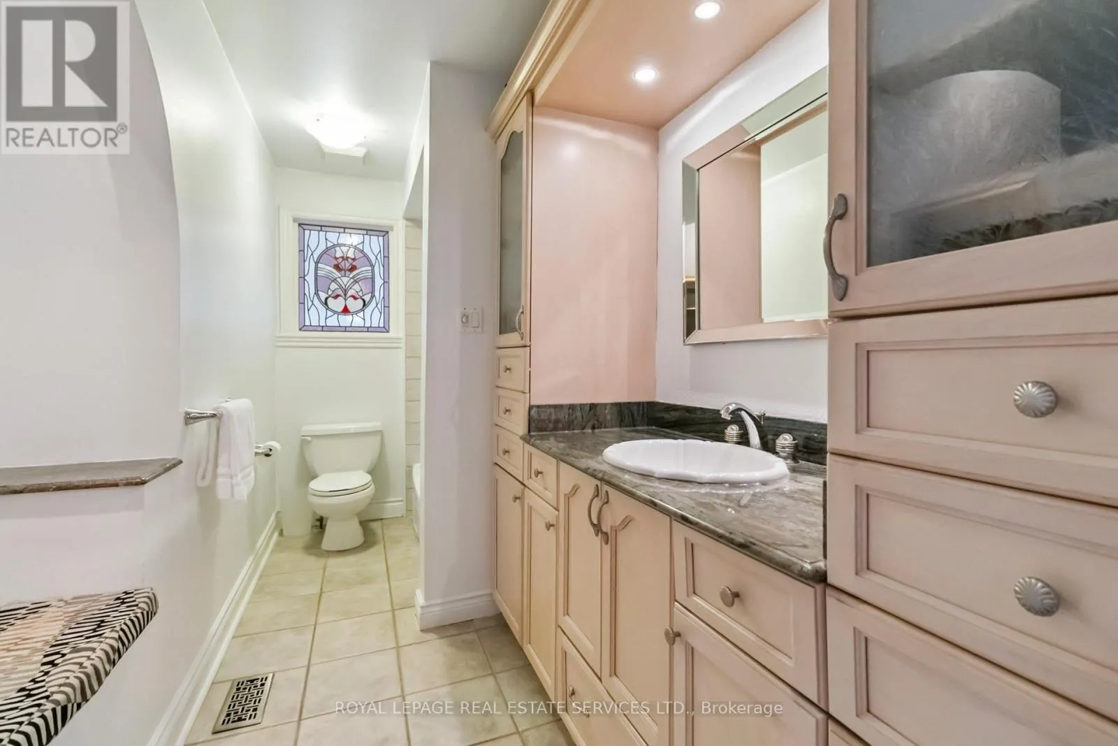 2019 LAKESHORE ROAD W