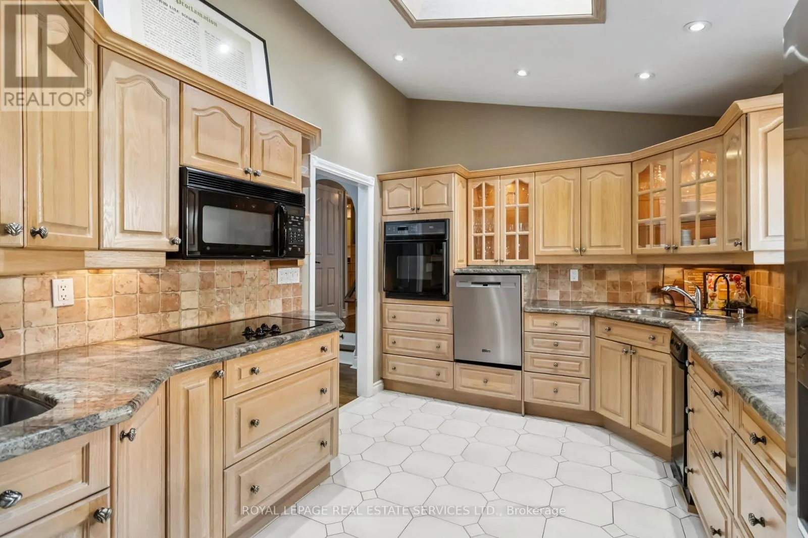2019 LAKESHORE ROAD W