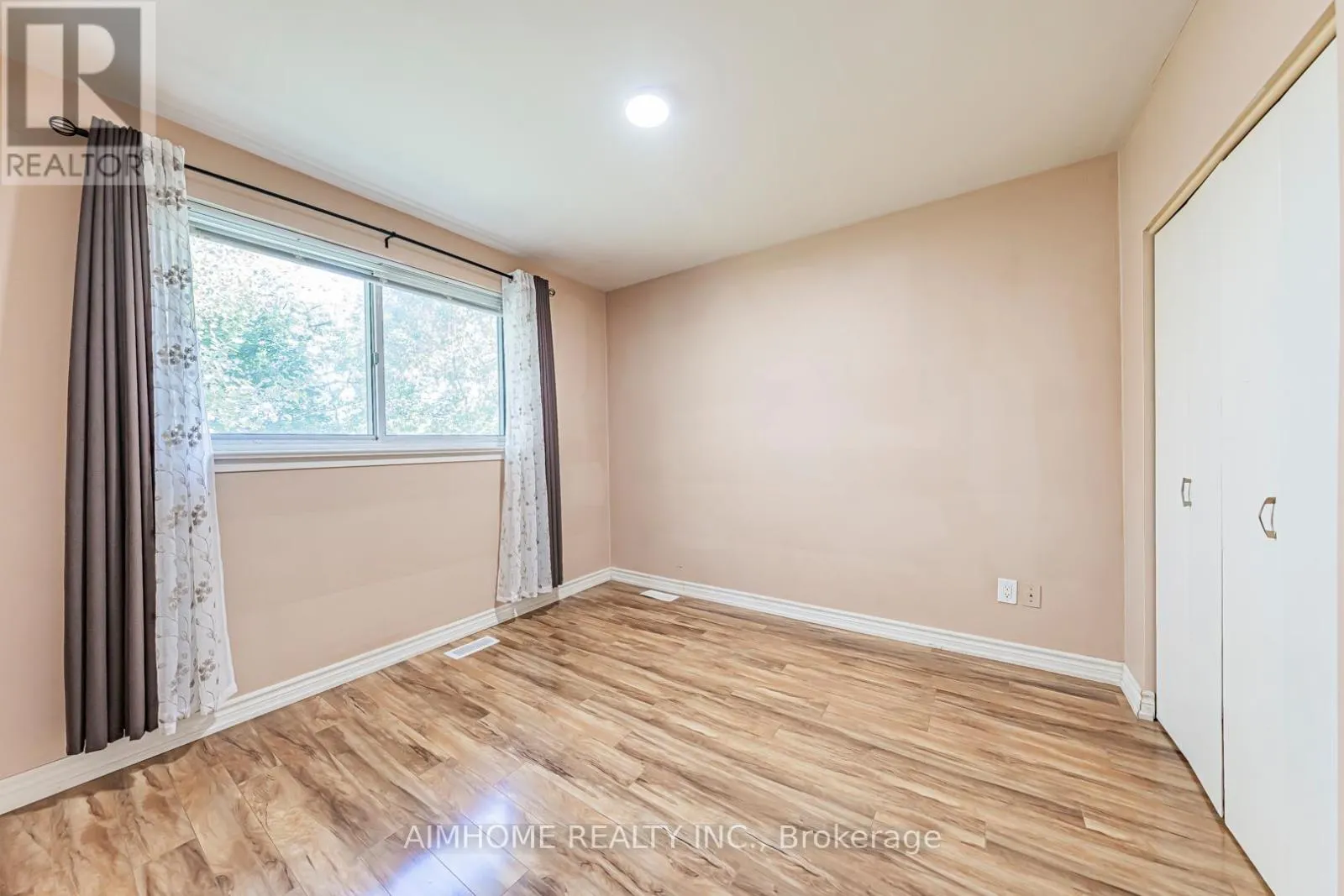 2583 LUNDIGAN DRIVE
