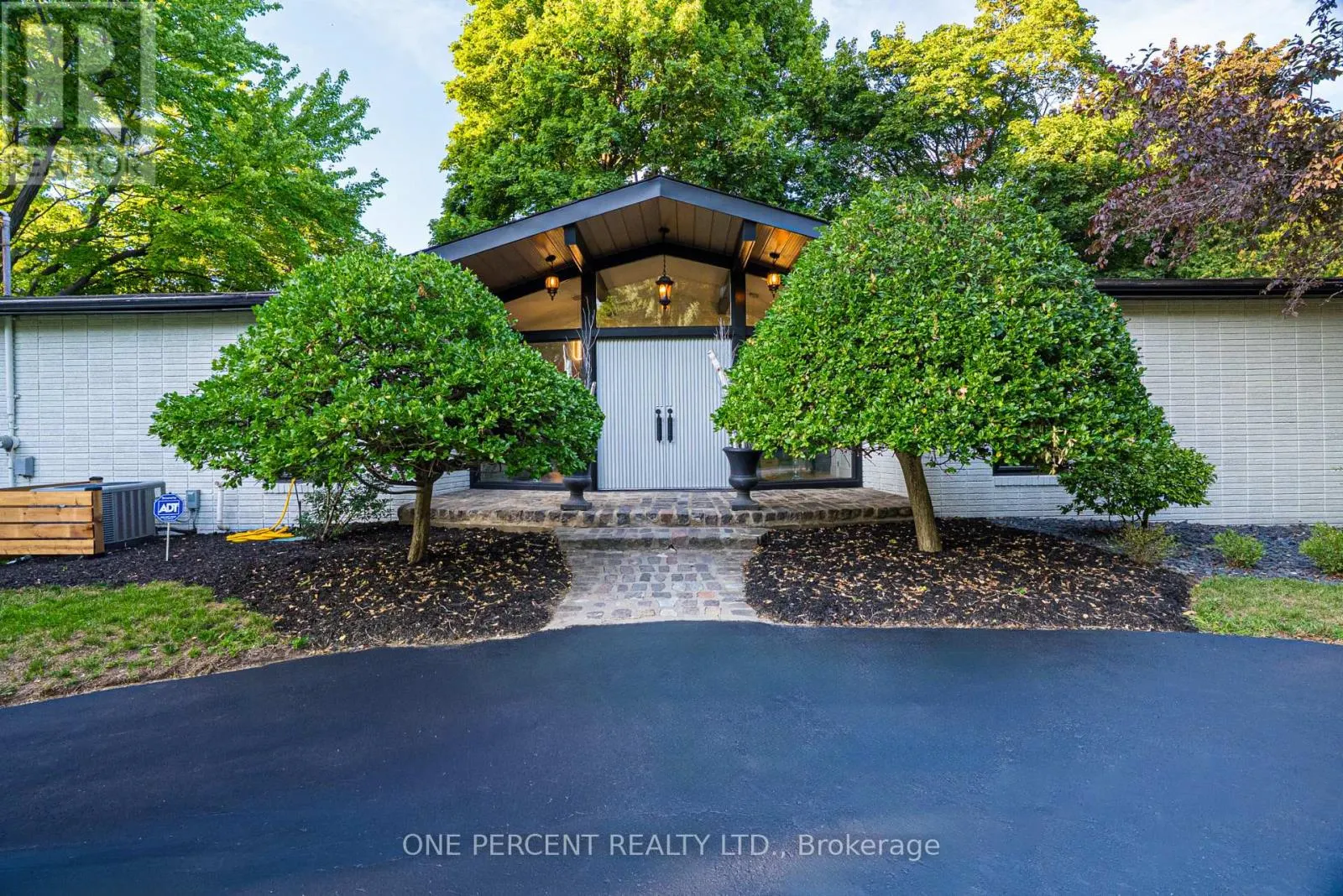 625 SIR RICHARDS ROAD