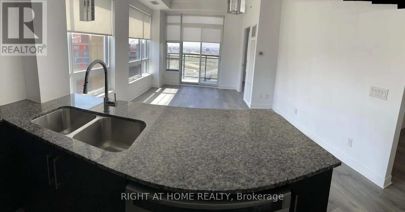 1402 - 840 QUEENS PLATE DRIVE
