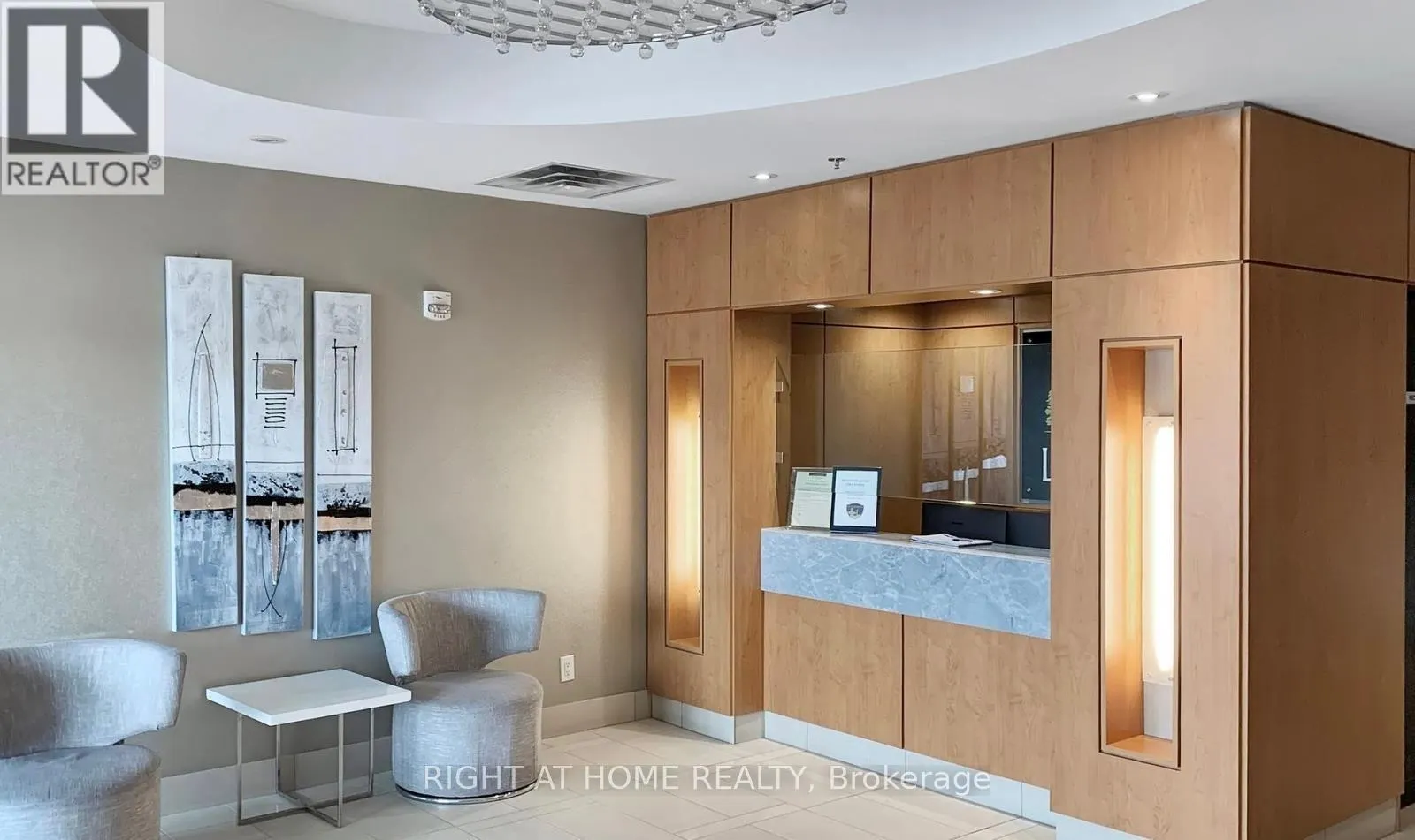 1402 - 840 QUEENS PLATE DRIVE