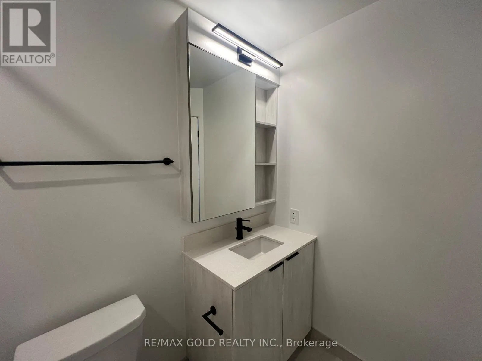 901 - 2495 EGLINTON AVENUE E