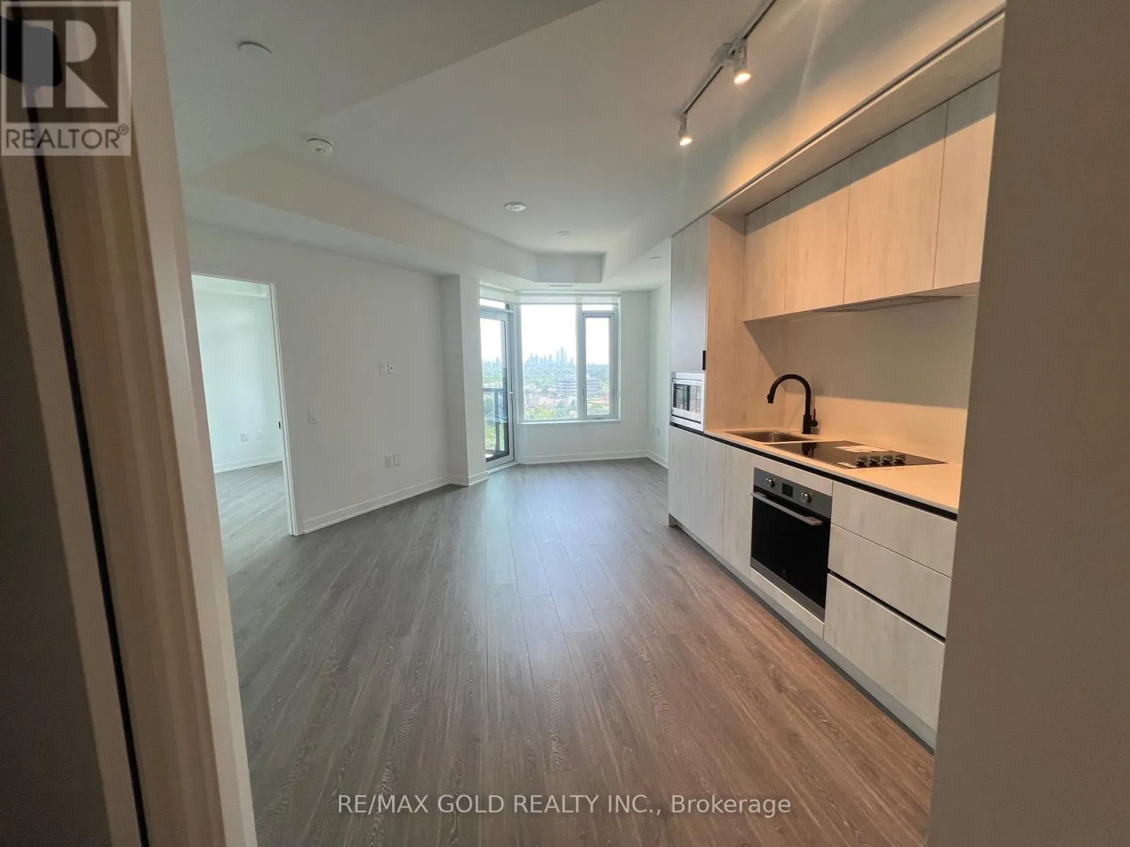 901 - 2495 EGLINTON AVENUE E