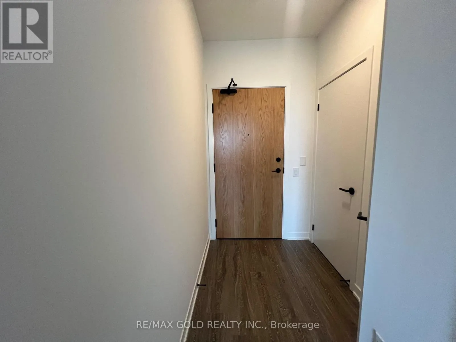 901 - 2495 EGLINTON AVENUE E