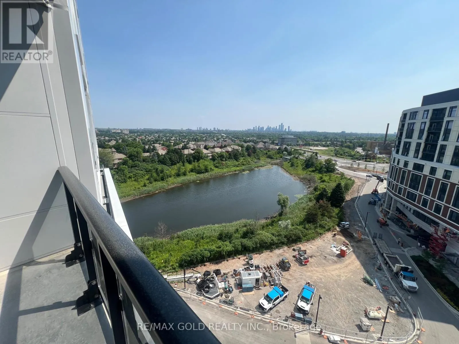 901 - 2495 EGLINTON AVENUE E