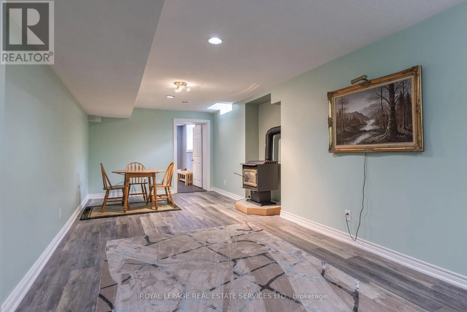 1210 BEECHGROVE CRESCENT