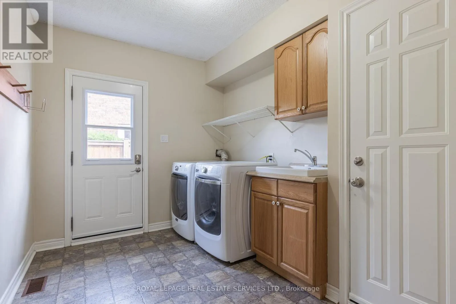1210 BEECHGROVE CRESCENT