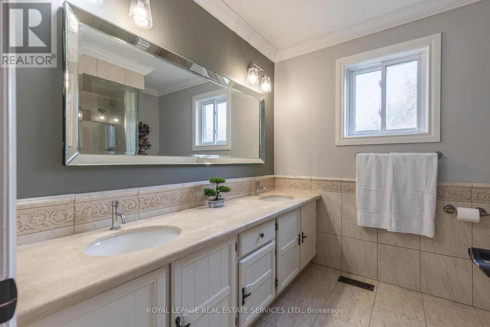 1210 BEECHGROVE CRESCENT