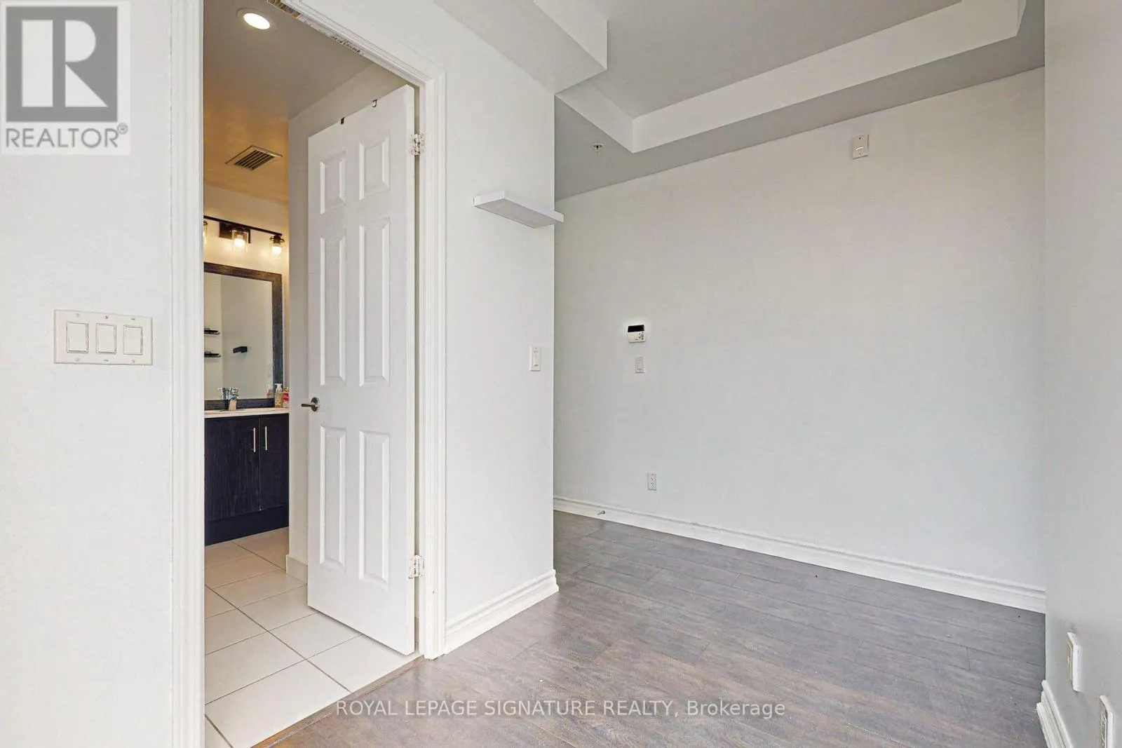 1012 - 15 JAMES FINLAY WAY