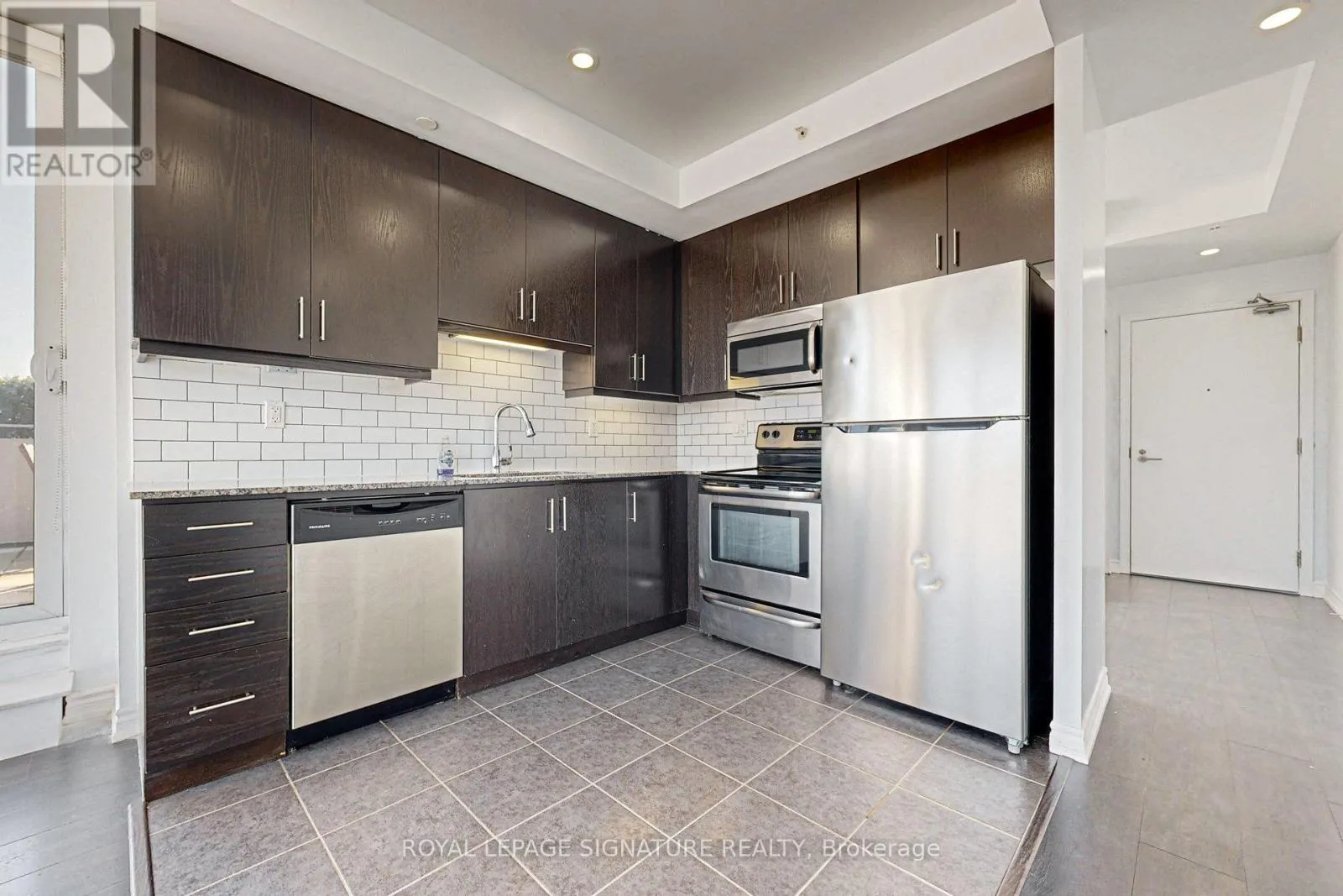 1012 - 15 JAMES FINLAY WAY