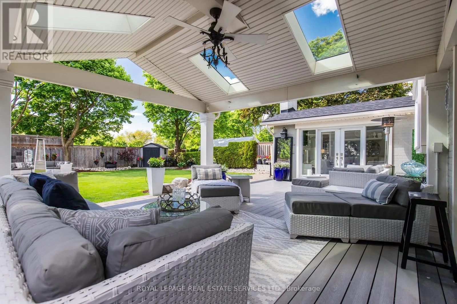 16 FERNDALE CRESCENT