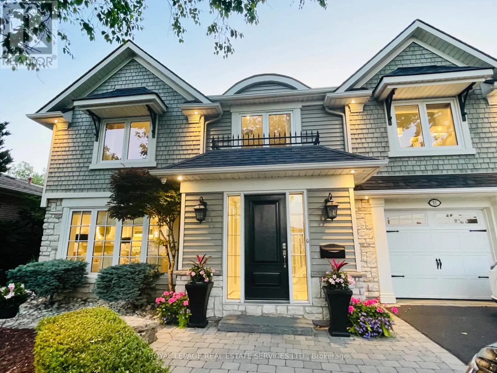 16 FERNDALE CRESCENT