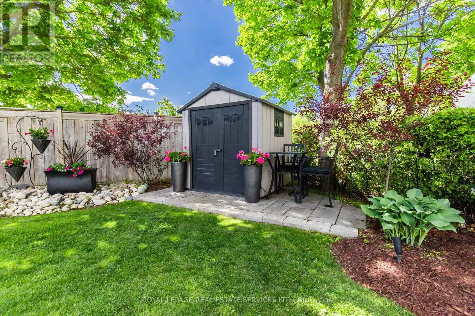 16 FERNDALE CRESCENT
