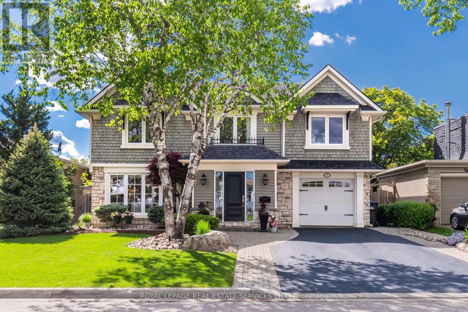 16 FERNDALE CRESCENT