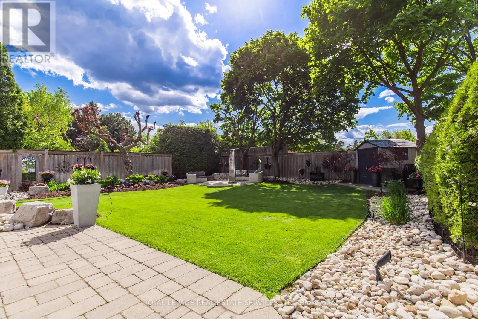 16 FERNDALE CRESCENT