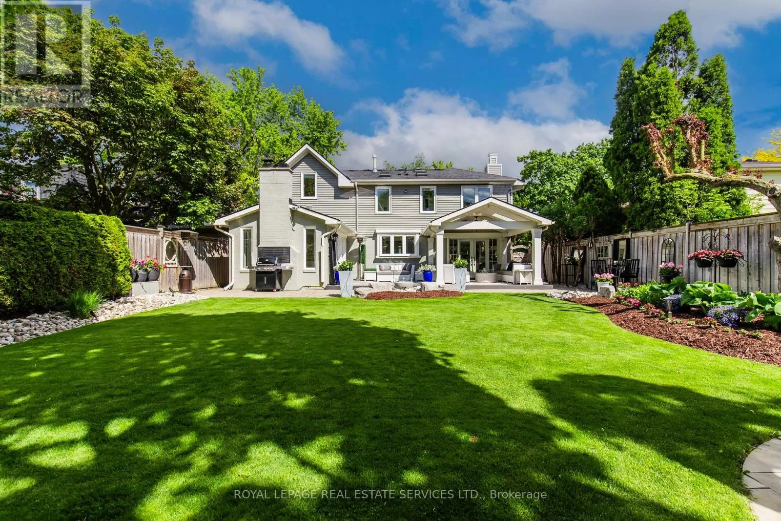 16 FERNDALE CRESCENT