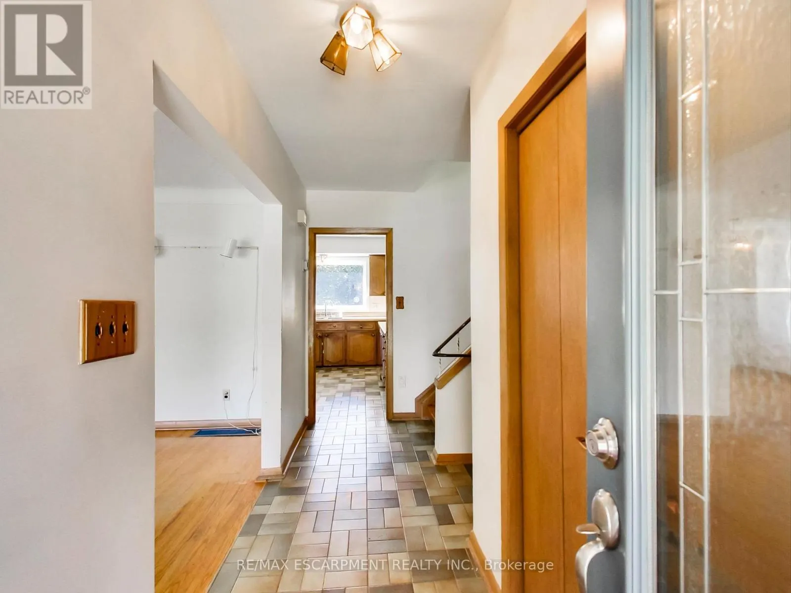 558 PARKSIDE CRESCENT