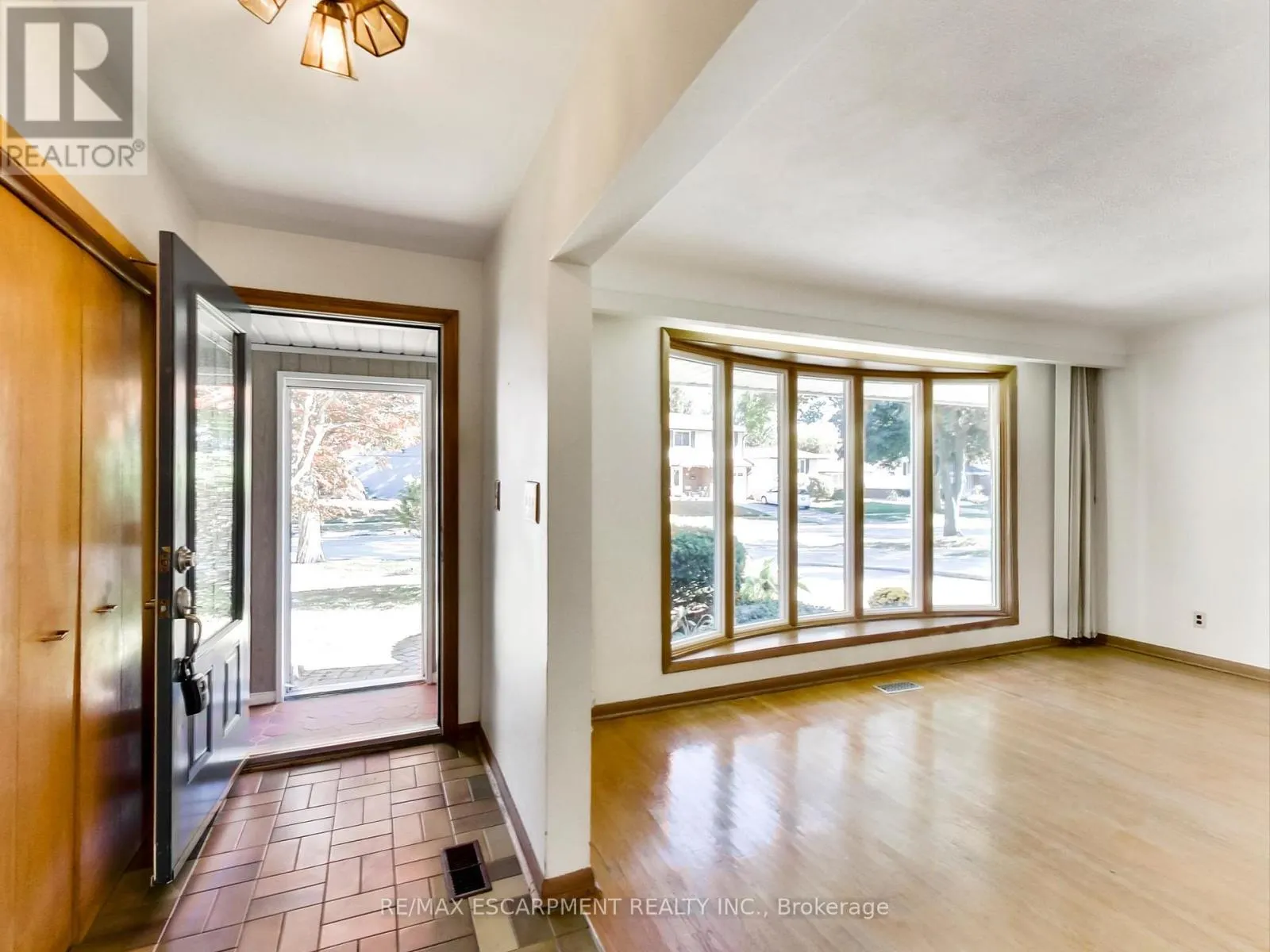 558 PARKSIDE CRESCENT