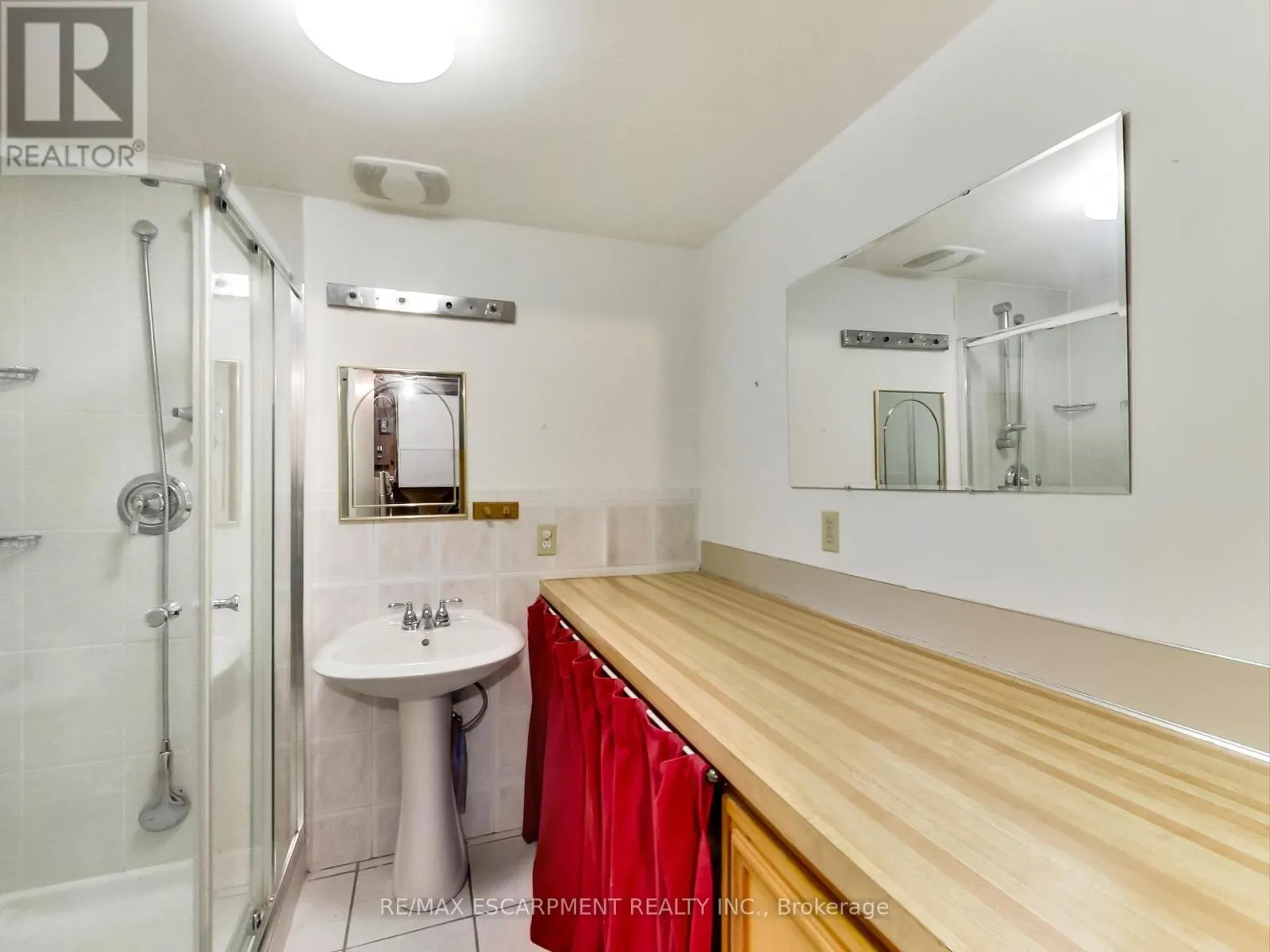 558 PARKSIDE CRESCENT