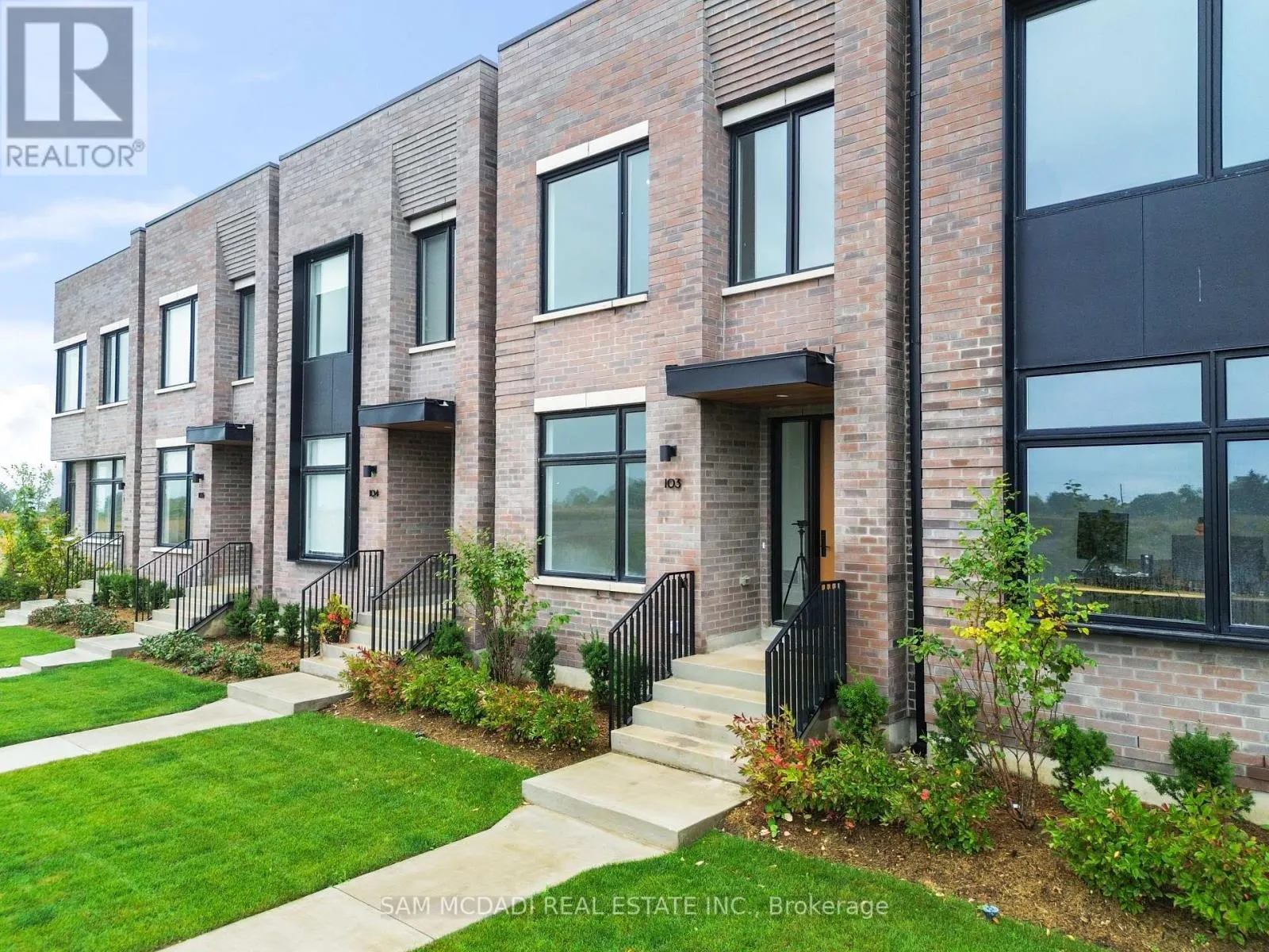 103 - 100 COVESIDE DRIVE