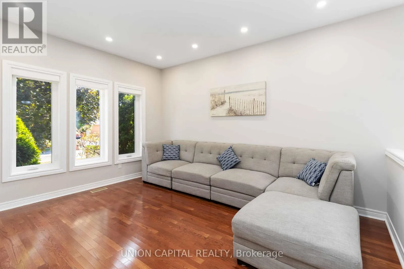 2805 BUSHLAND CRESCENT