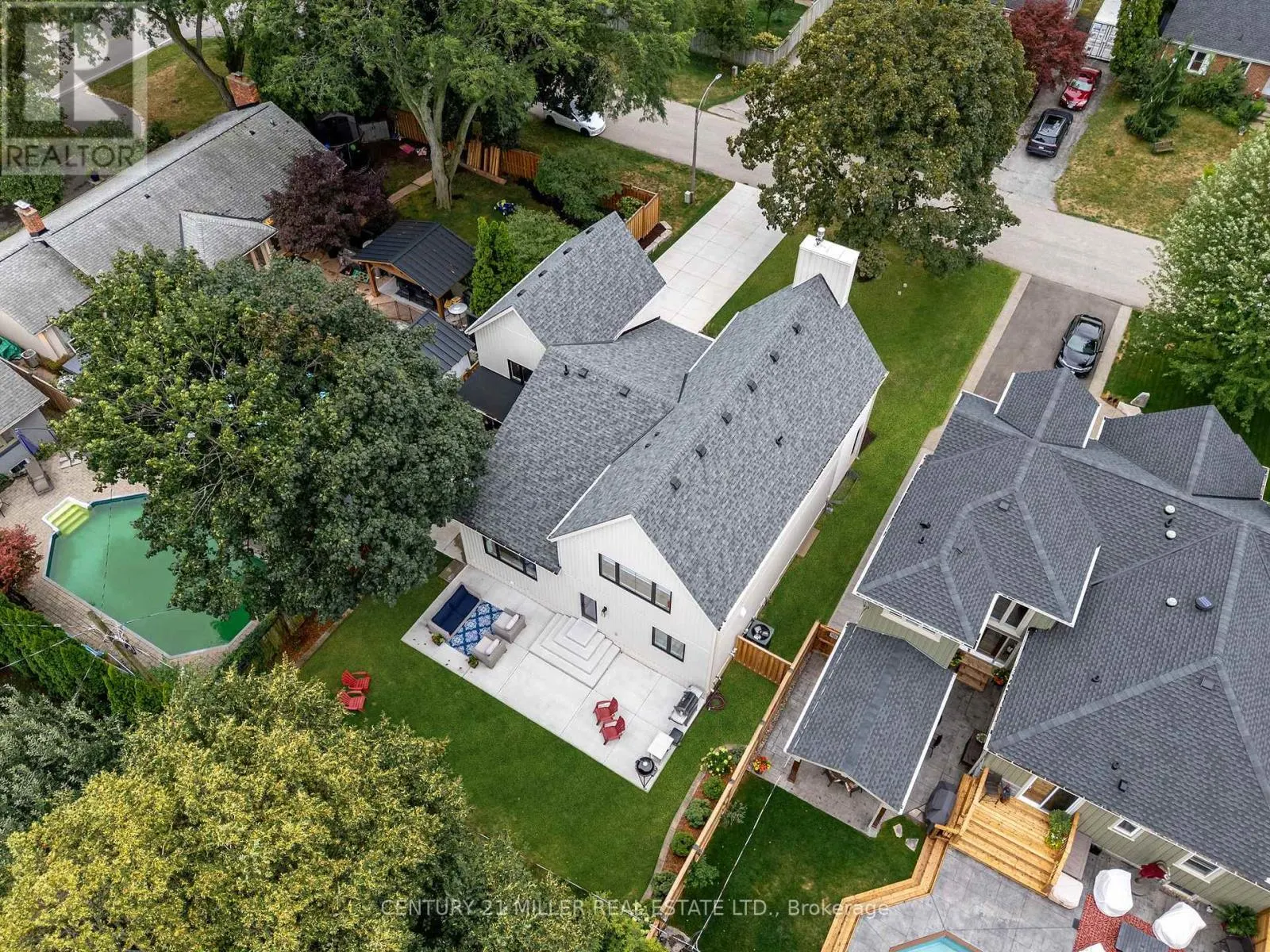 935 HARVEY PLACE