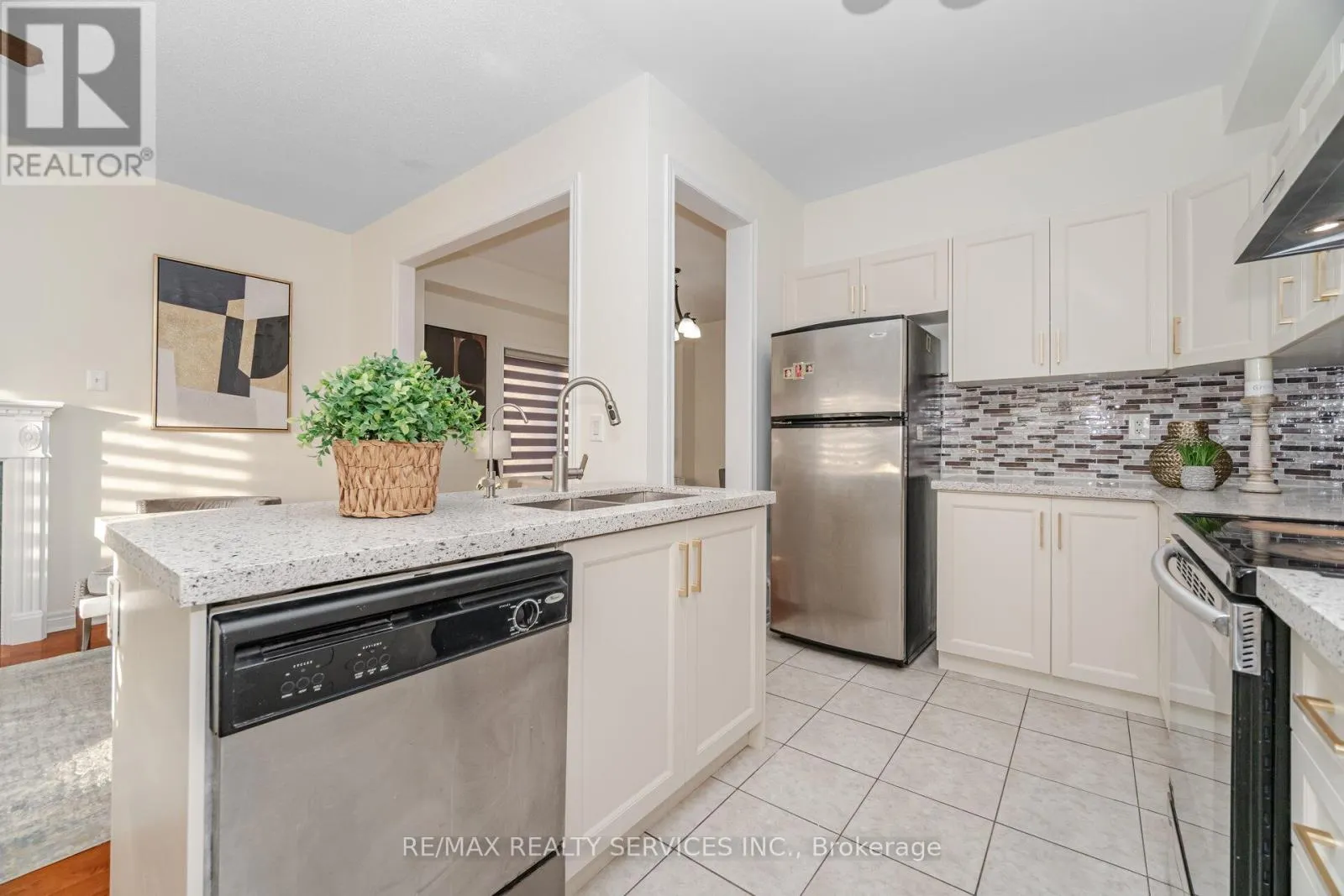 38 DELPORT CLOSE