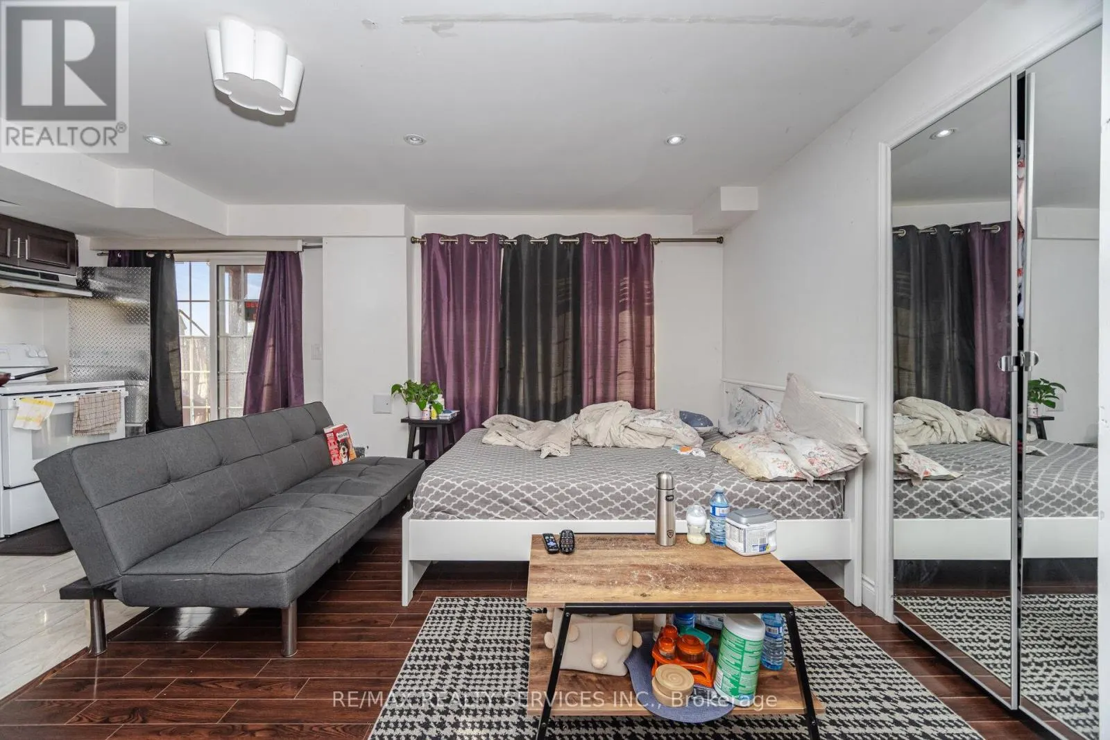 38 DELPORT CLOSE