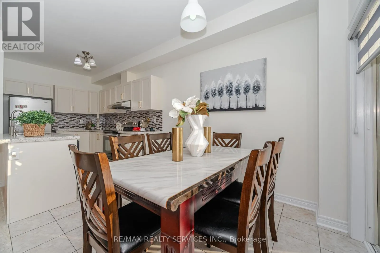 38 DELPORT CLOSE