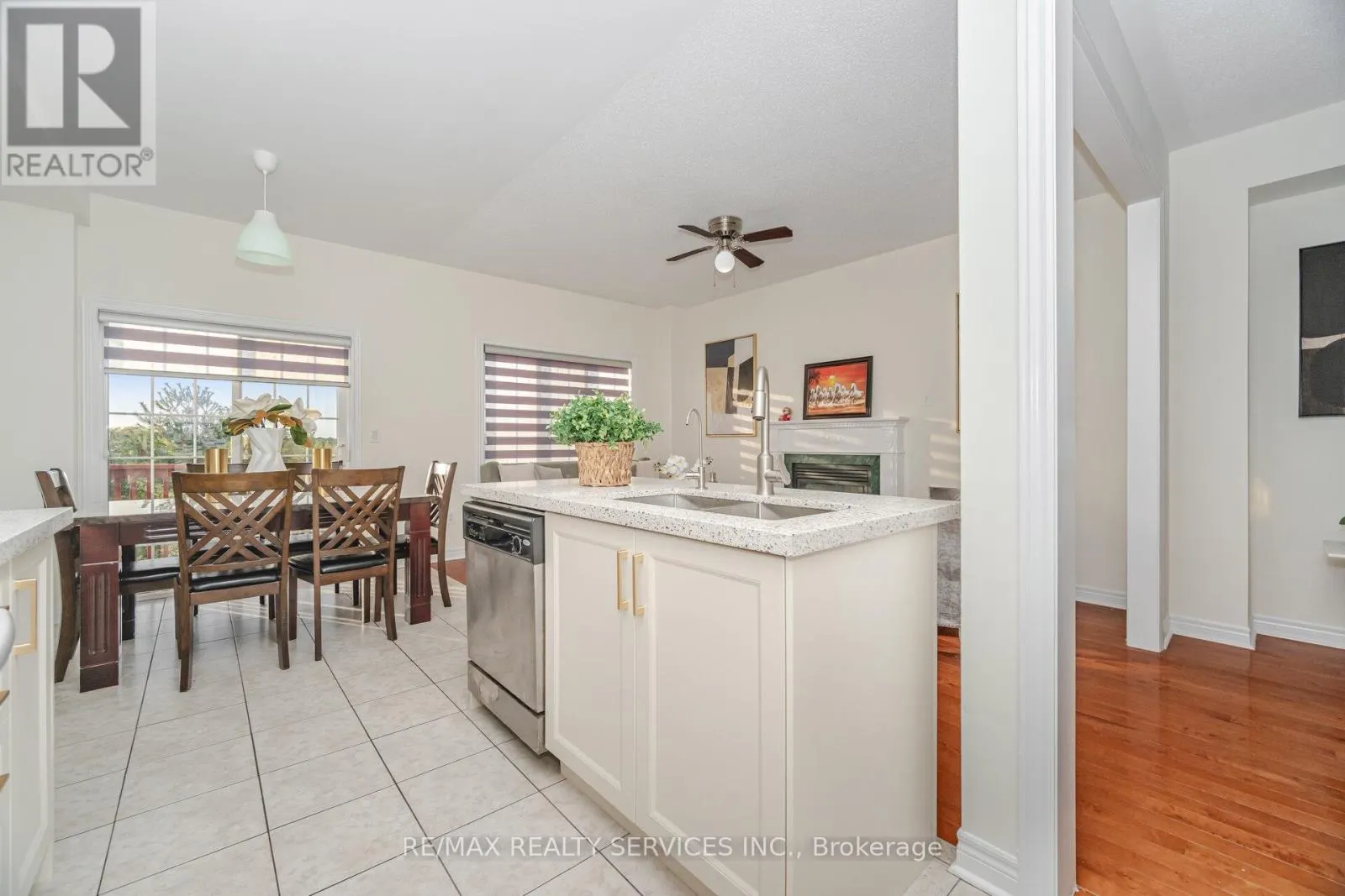 38 DELPORT CLOSE