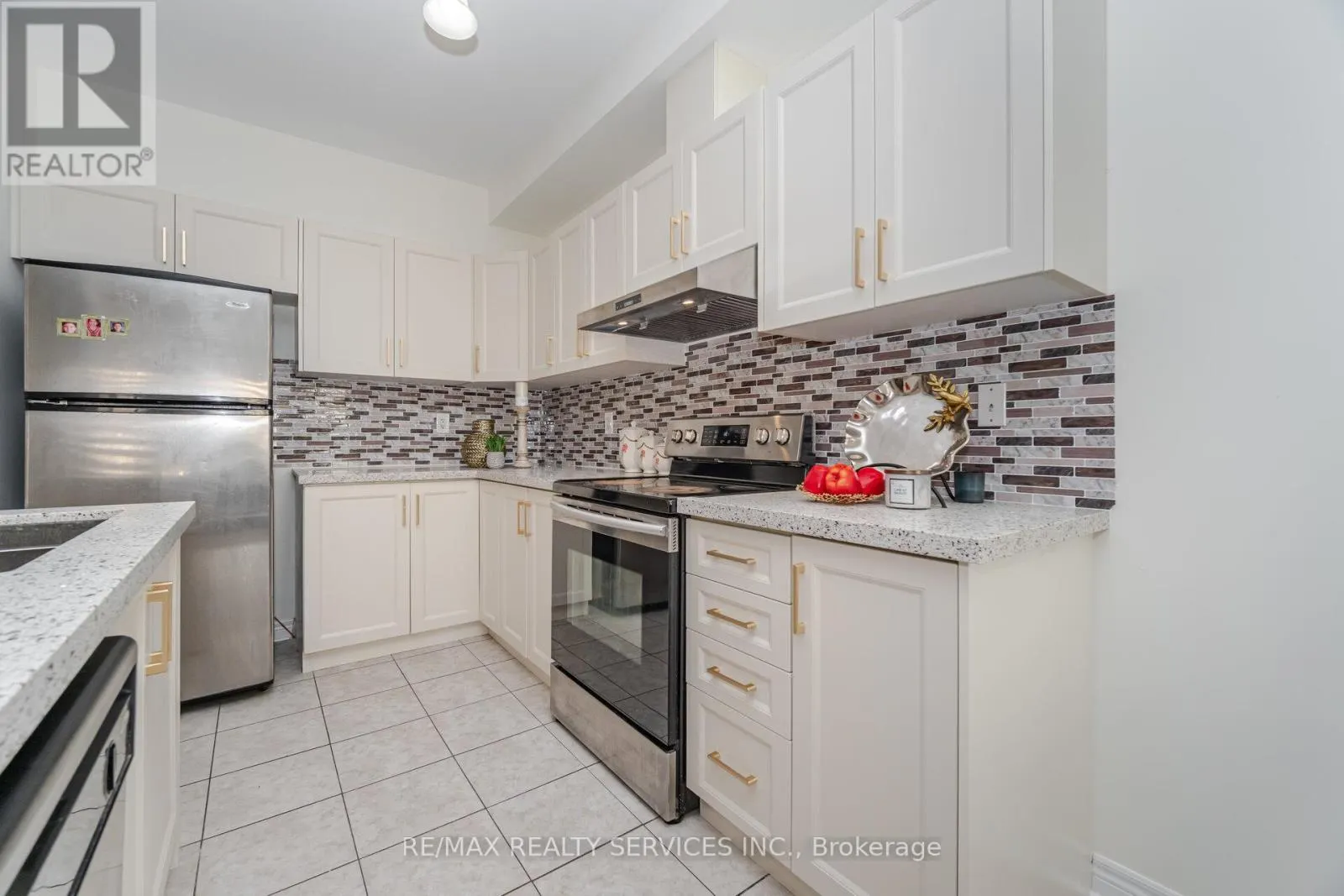 38 DELPORT CLOSE