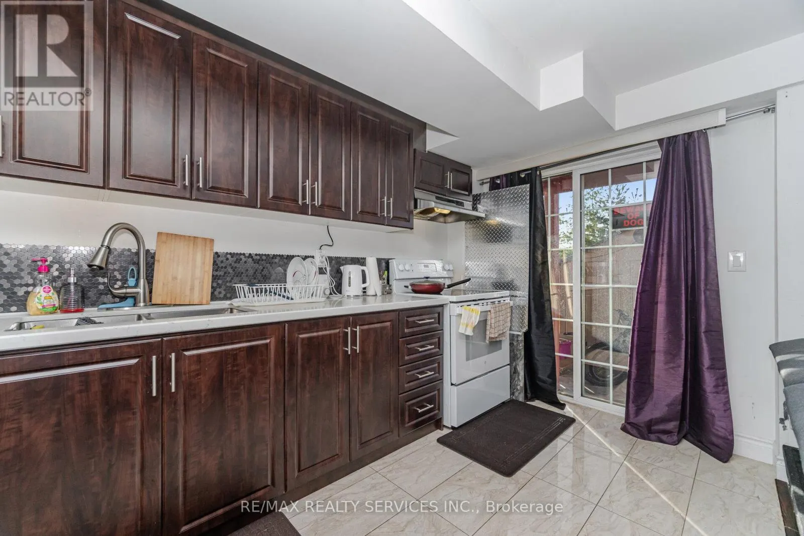 38 DELPORT CLOSE