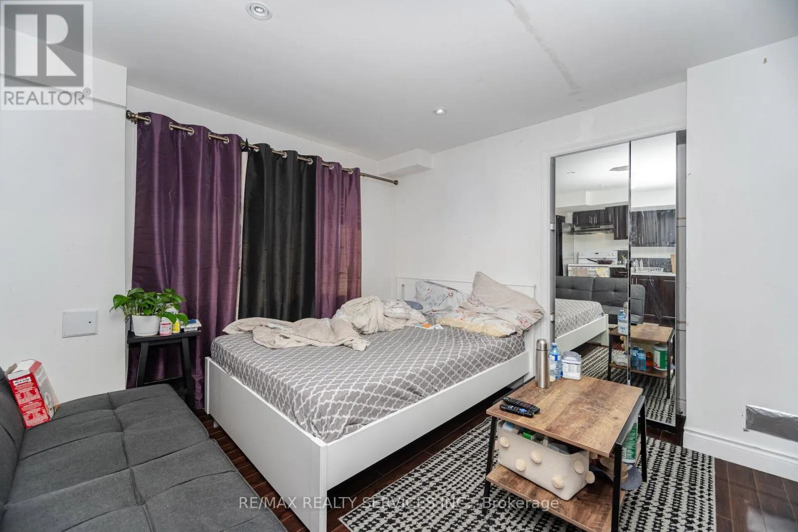 38 DELPORT CLOSE