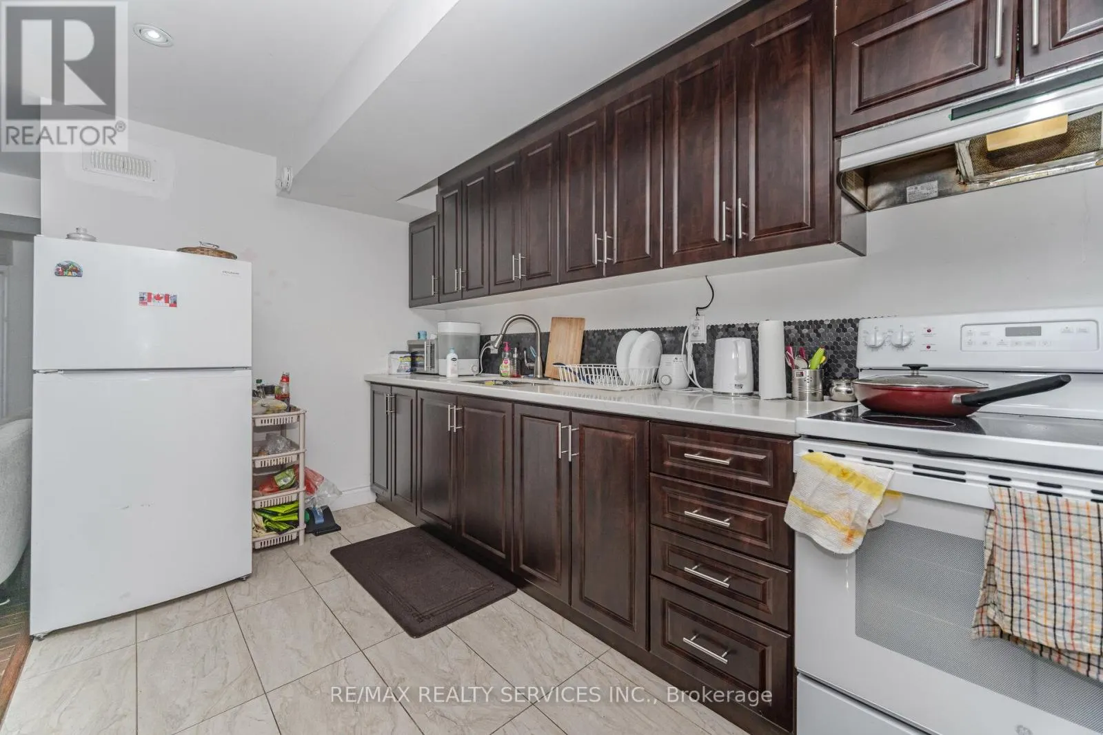 38 DELPORT CLOSE