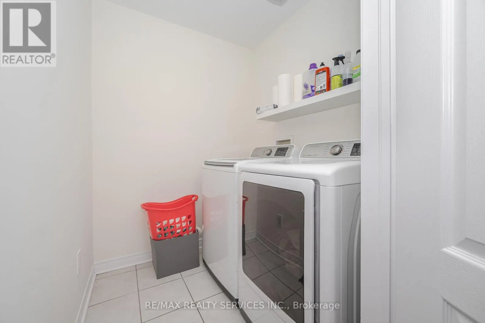 38 DELPORT CLOSE