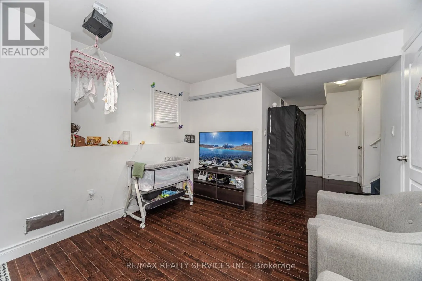38 DELPORT CLOSE