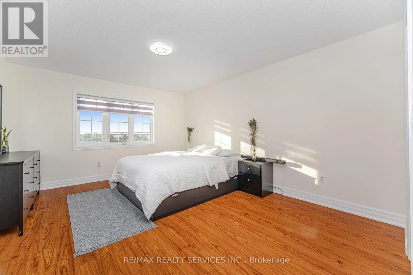 38 DELPORT CLOSE