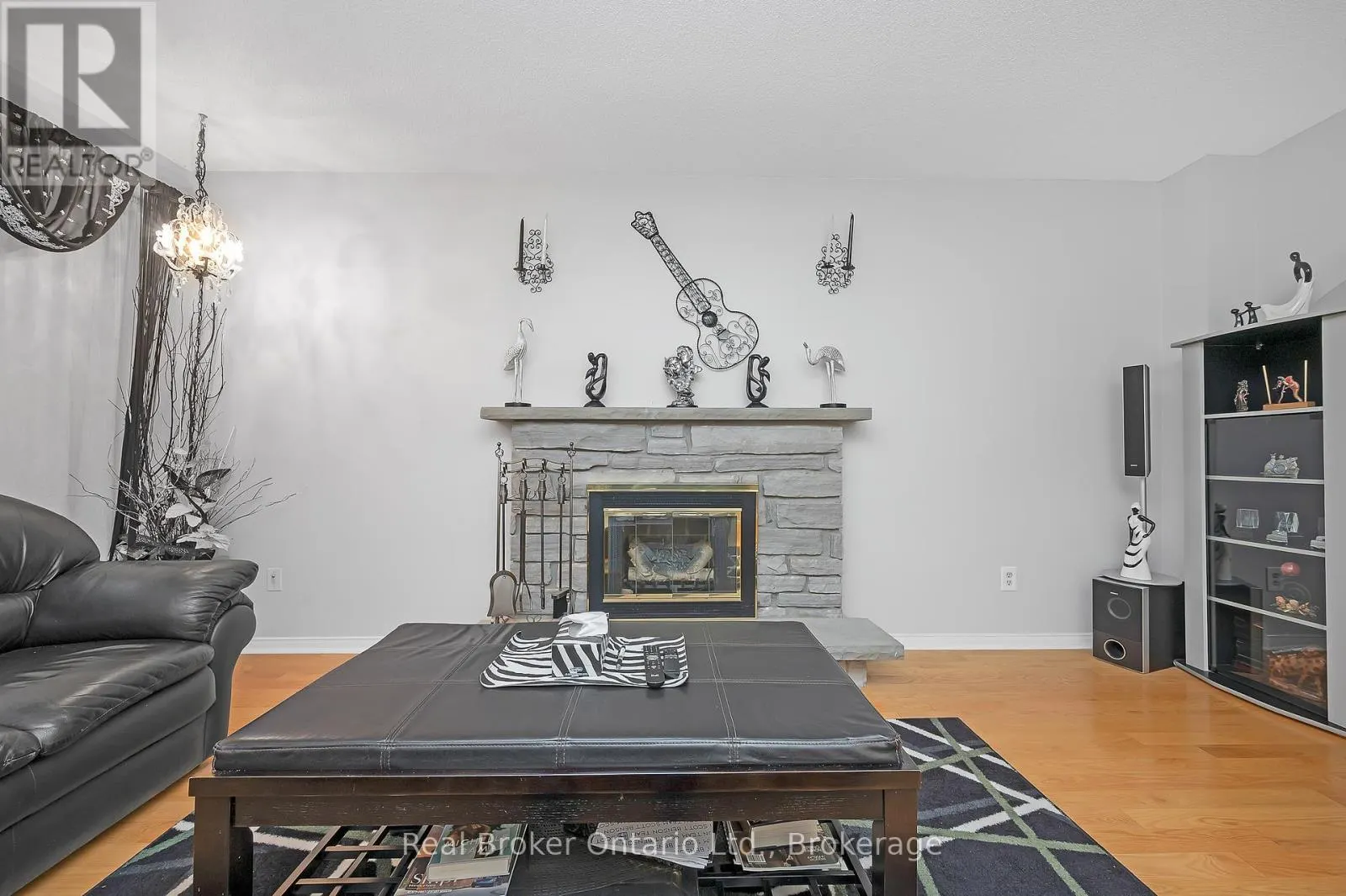 3277 FOLKWAY DRIVE