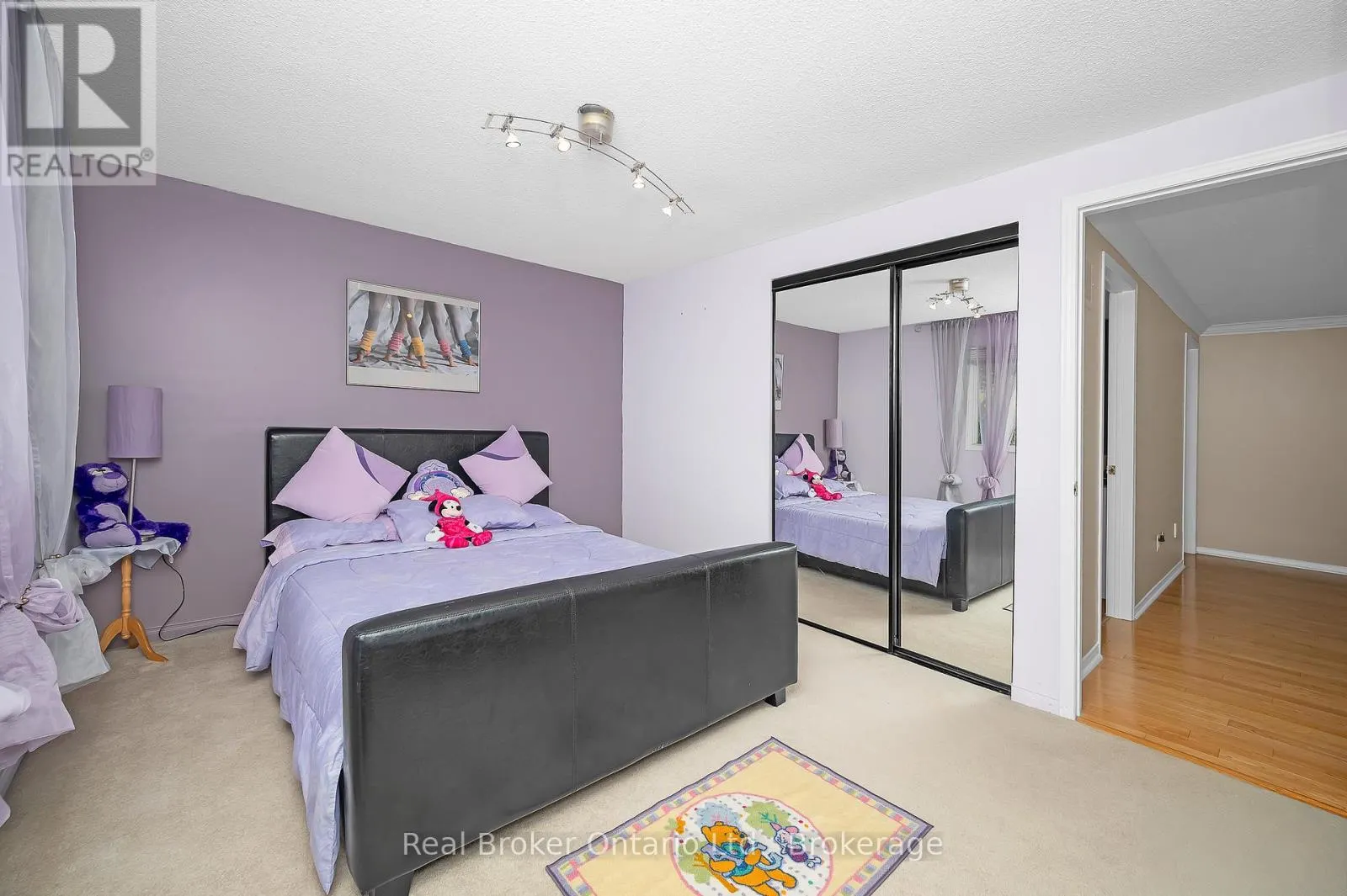 3277 FOLKWAY DRIVE