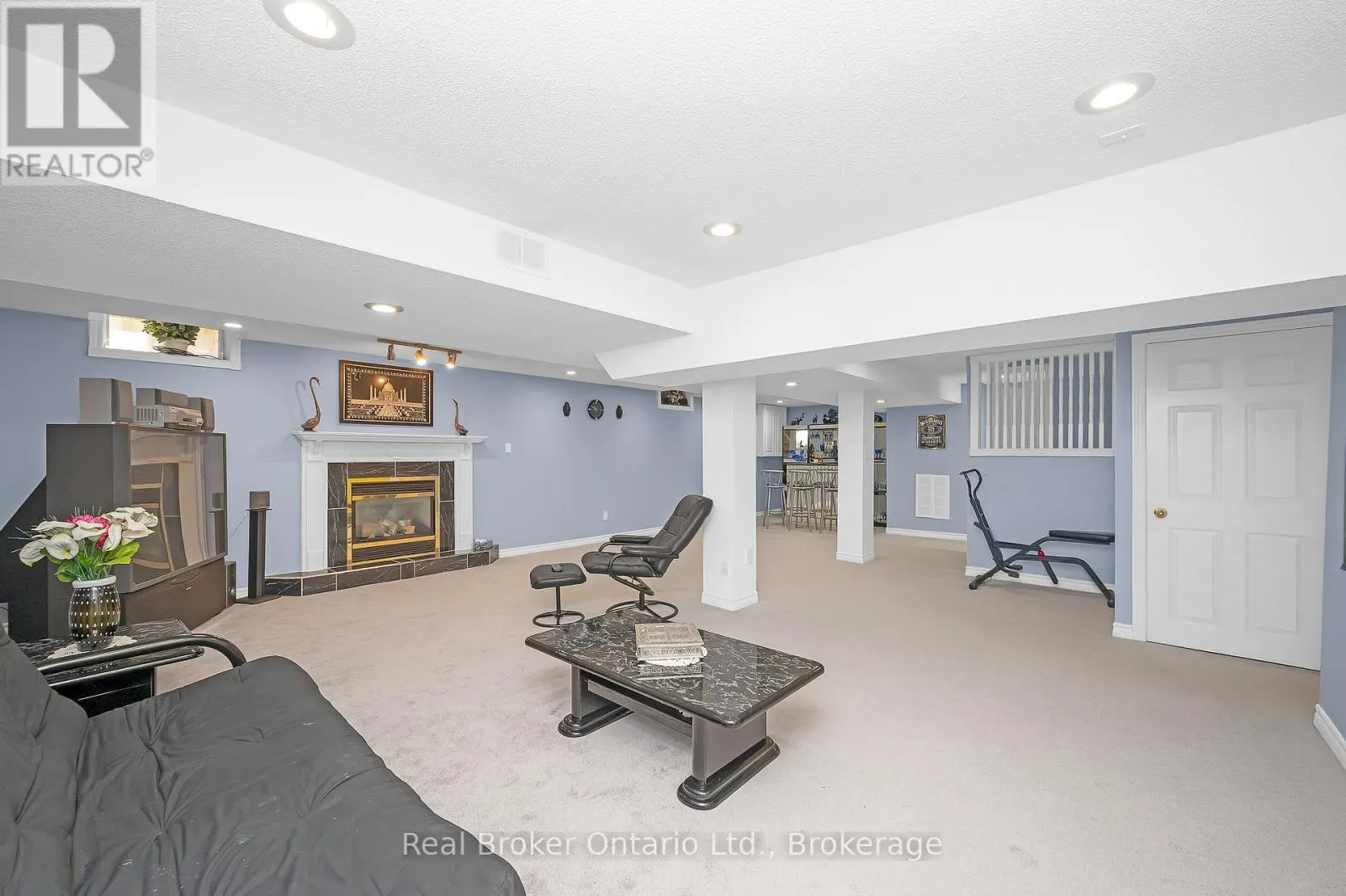 3277 FOLKWAY DRIVE
