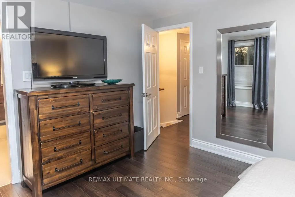 6869 HICKLING CRESCENT