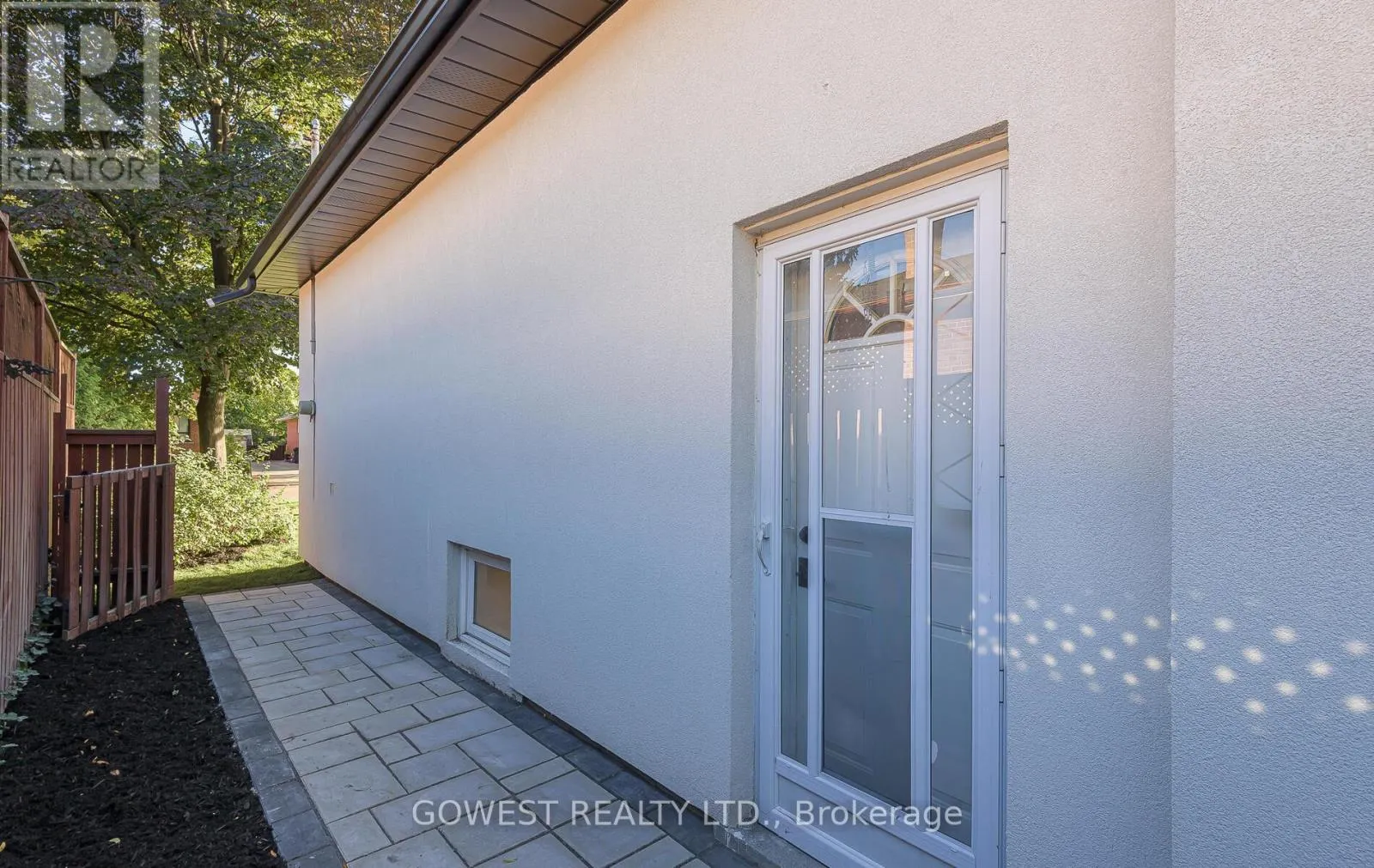 27 HOLLISTER ROAD