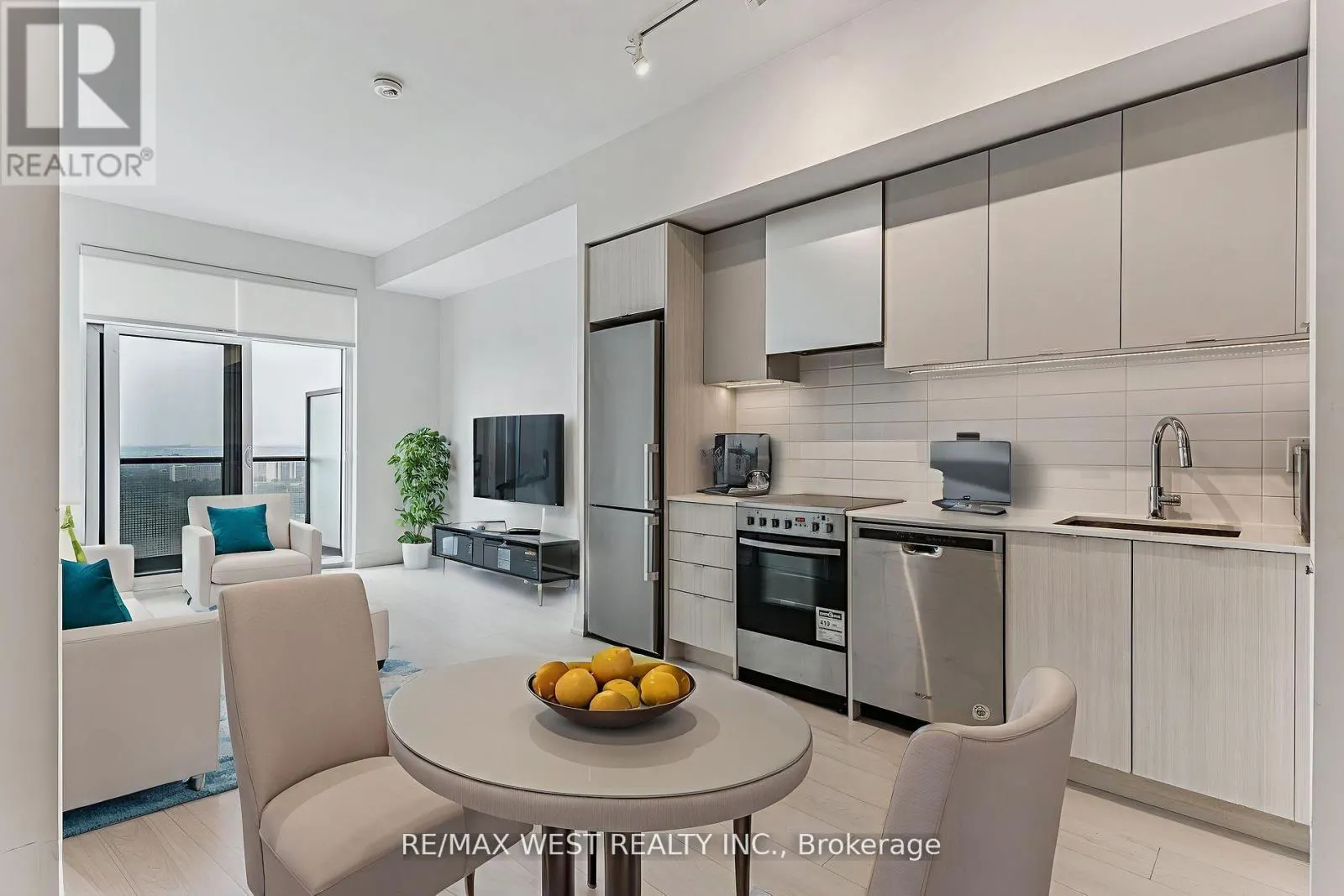 3310 - 30 GIBBS ROAD W