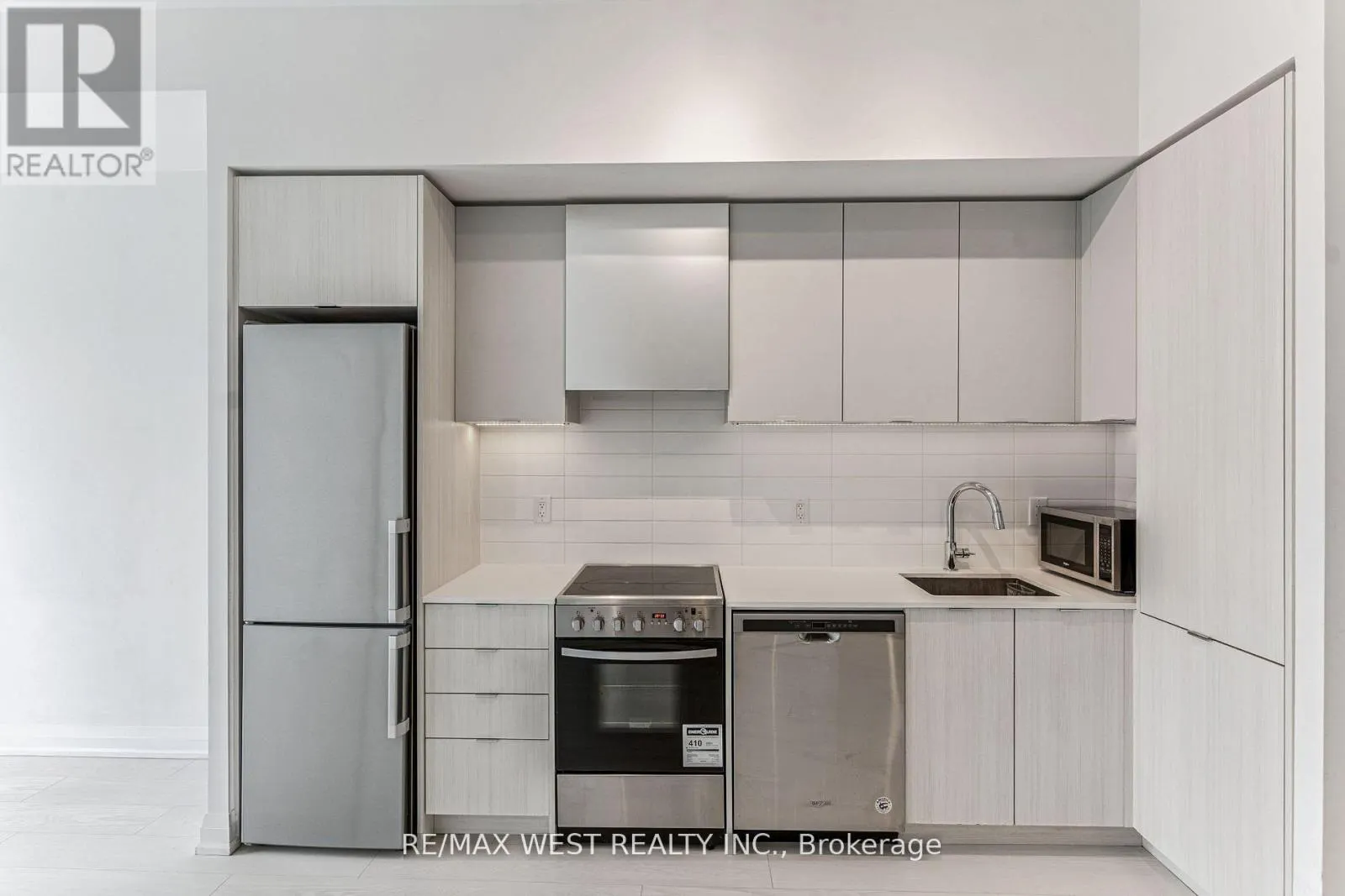 3310 - 30 GIBBS ROAD W