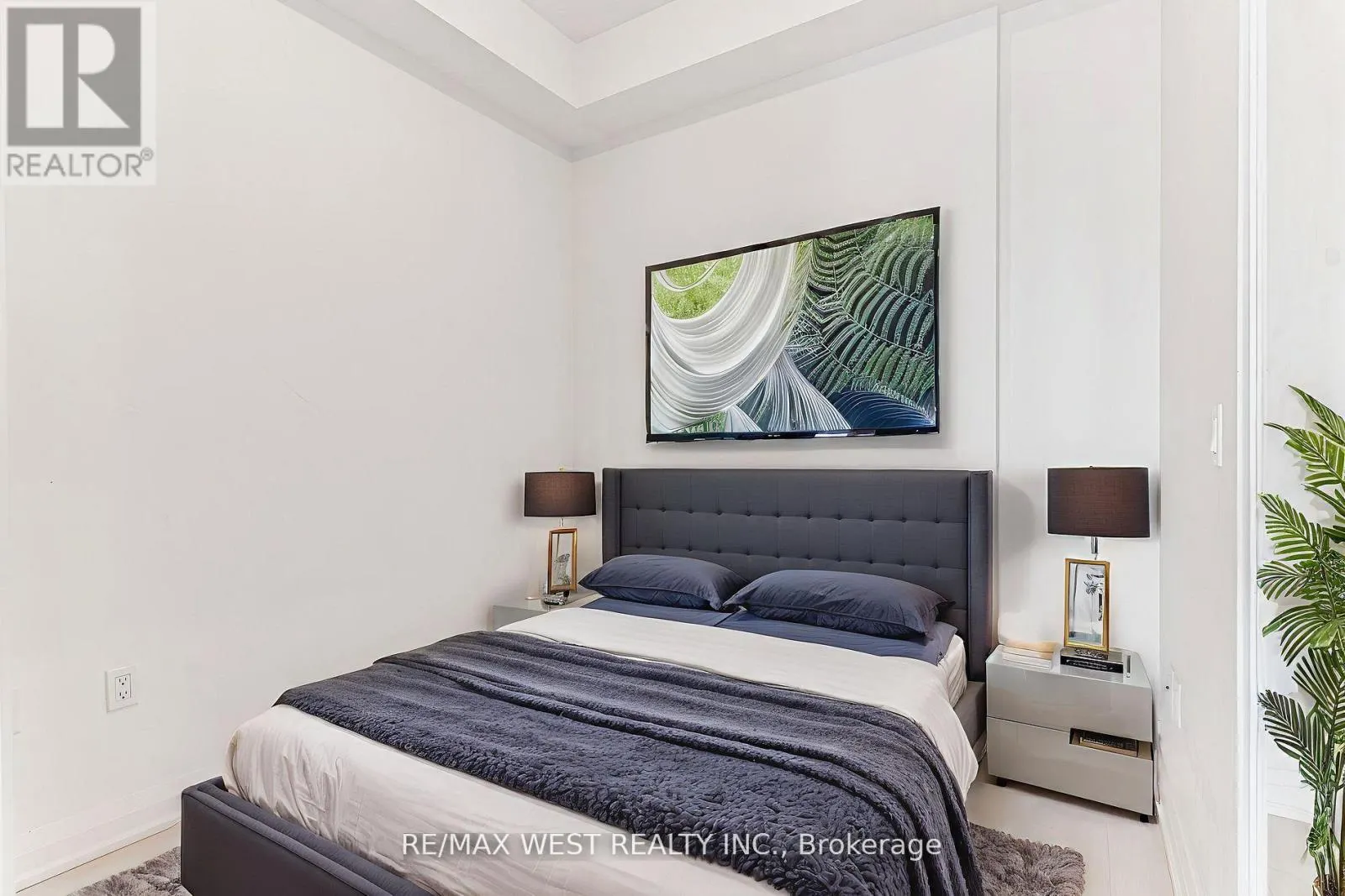 3310 - 30 GIBBS ROAD W