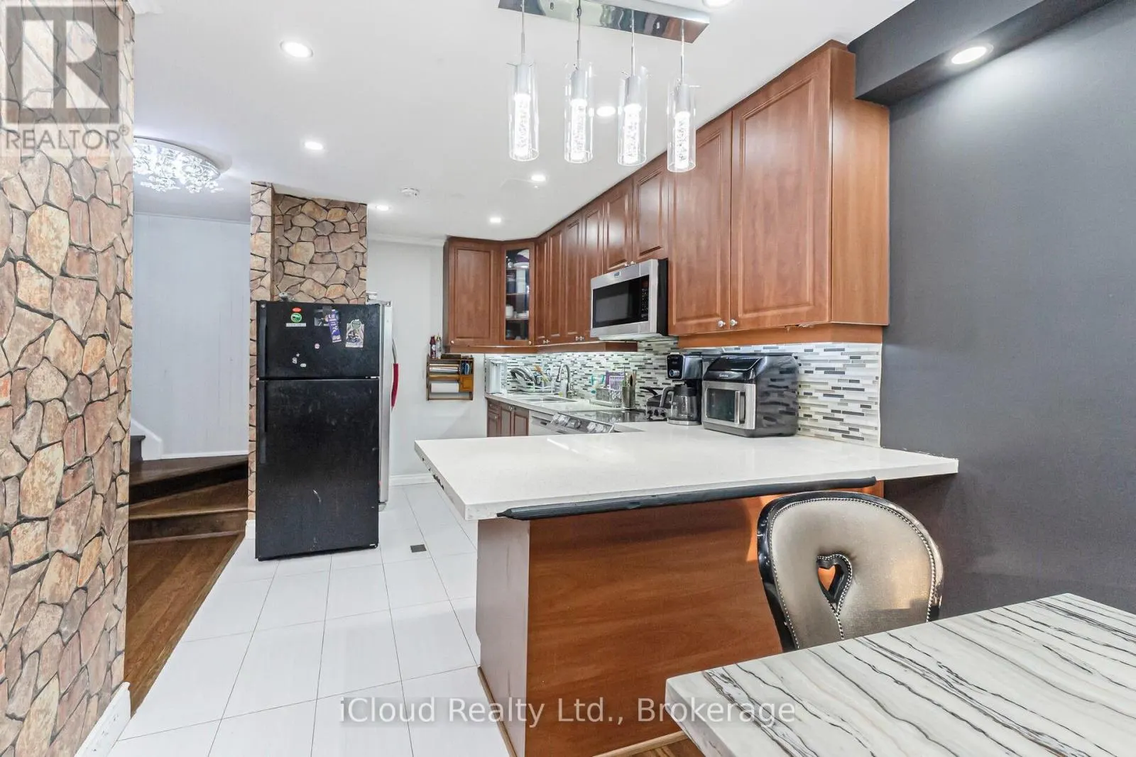 10 - 40 RABBIT LANE