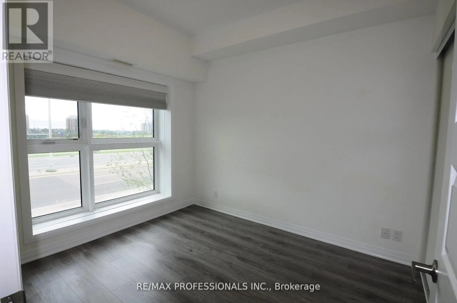 210 - 128 GROVEWOOD COMMON