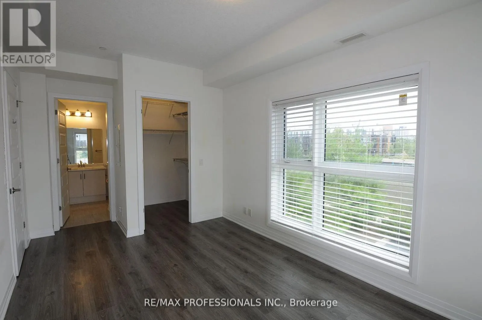 210 - 128 GROVEWOOD COMMON